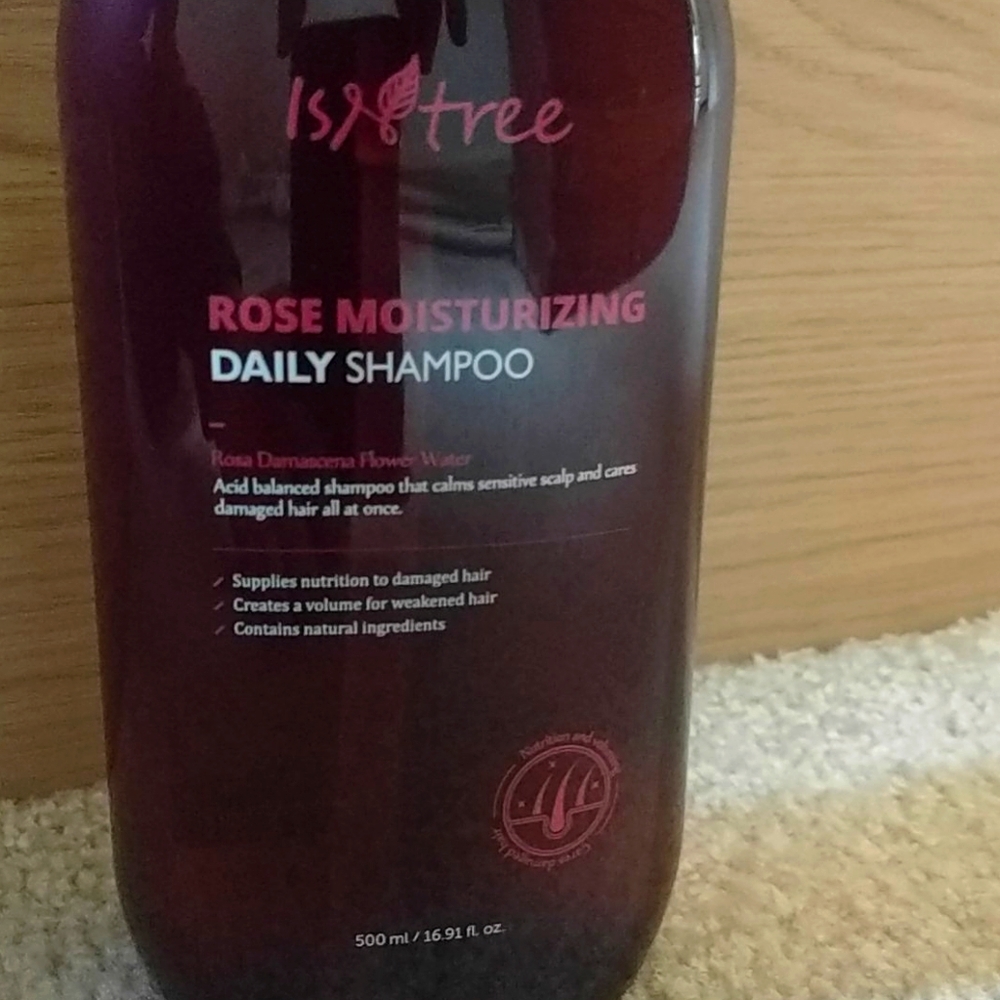 ISNTREE Rose Moisturizing Daily Shampoo